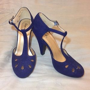 NWOT Navy Blue Vintage Pumps